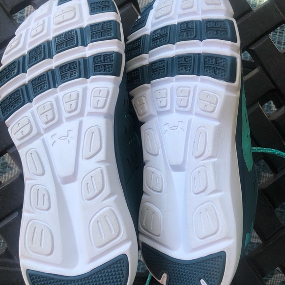 NWOT Women Under Armor Sneaker in Teal size 8 - Picture 2 of 4